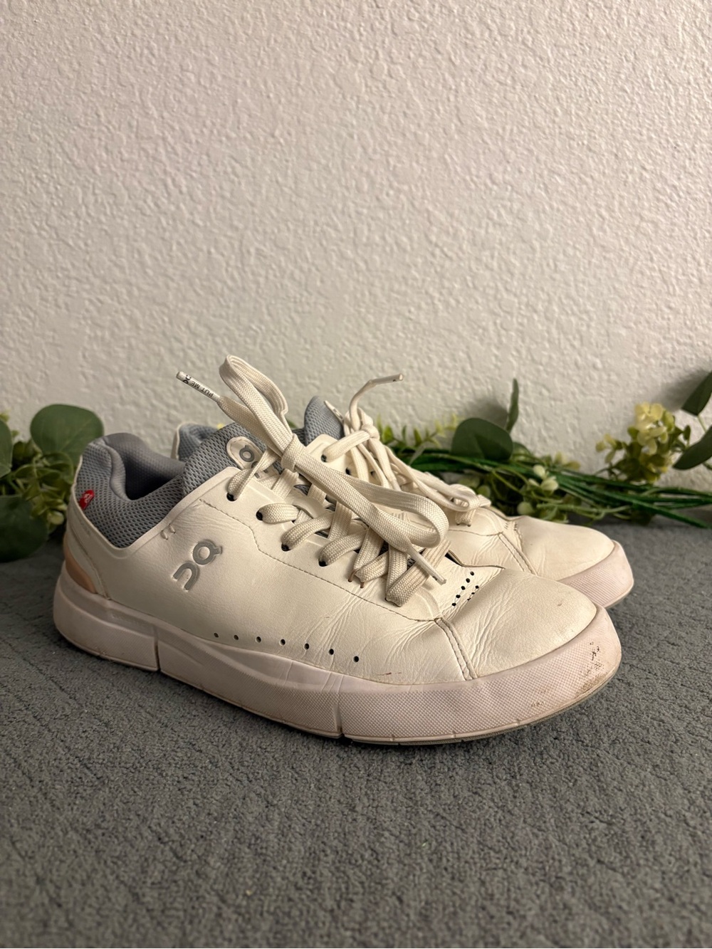 On Running The Roger Advantage Sneakers Size 8.5 Women’s